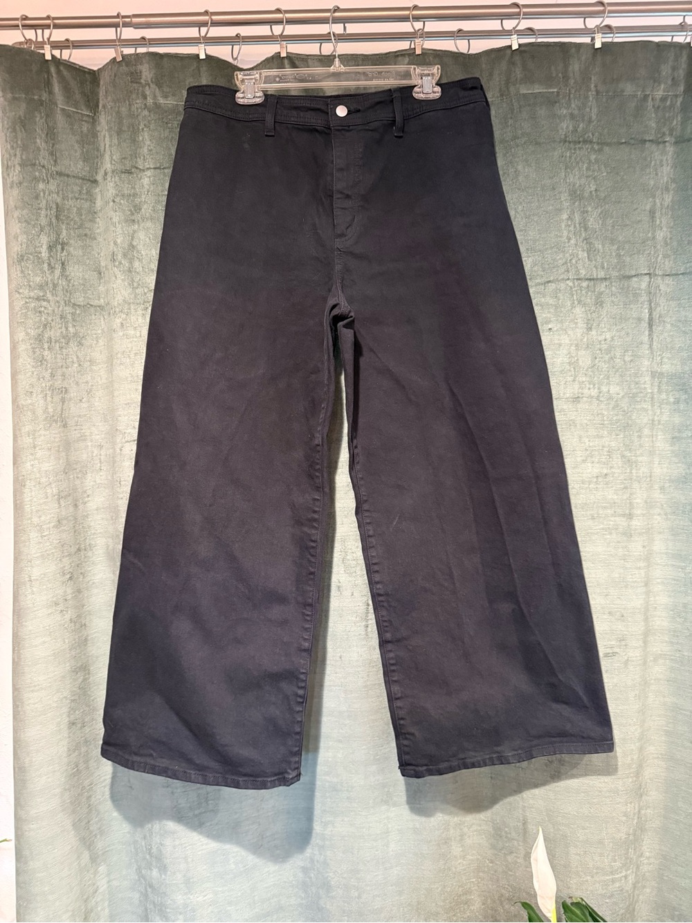 Universal Threads Women’s 14 Wide-Leg Sailor Jeans in Black
